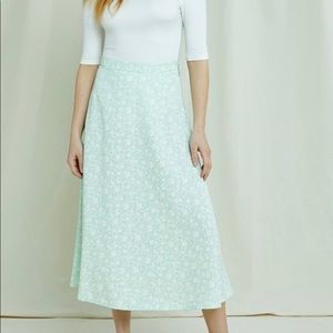 NWT Bestselling Alison Midi skirt in beautiful green floral design